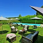 La Maison Des Peyrat فندق سارلا لا كانيدا
