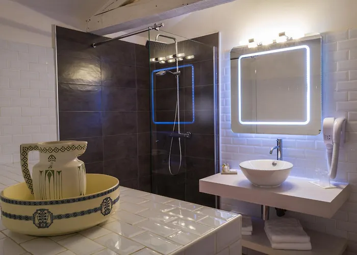 La Maison Des Peyrat Hotel