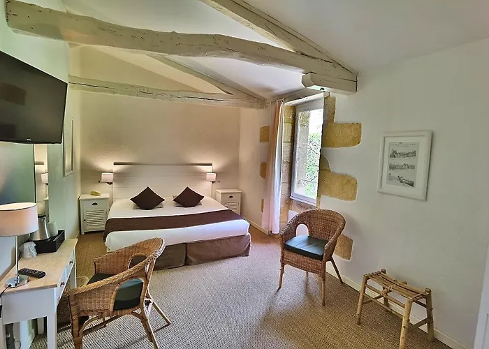 La Maison Des Peyrat Hotel